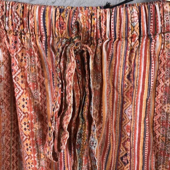 Elegant Wide-Leg Striped Pants - Picture 15 of 16